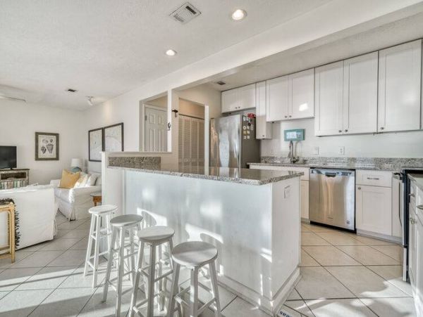 Gulf-Front Vacation 3 Bedroom Condo Sleeps 8 Guests