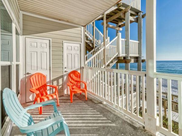 Gulf-Front Vacation 3 Bedroom Condo Sleeps 8 Guests