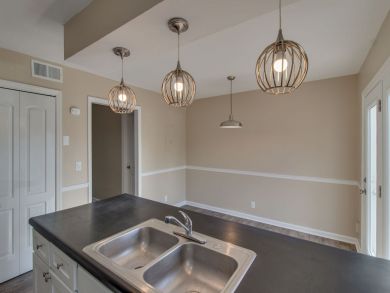 Nashville 2 Bedroom 2 Bathroom Updated Apartment - Sleeps 4