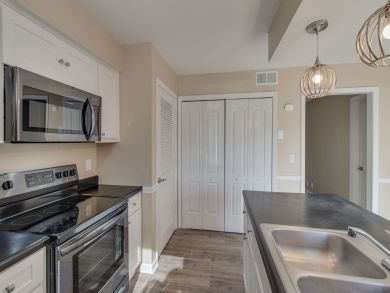 Nashville 2 Bedroom 2 Bathroom Updated Apartment - Sleeps 4