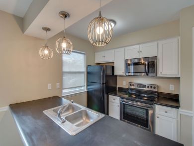 Nashville 2 Bedroom 2 Bathroom Updated Apartment - Sleeps 4