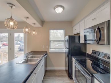 Two Bedroom Two Bathroom Updated Nashville Apartment