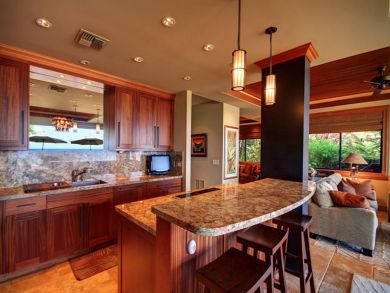 Ocean View Beachfront Kihei Vacation Condo Sleeps 4 Guests