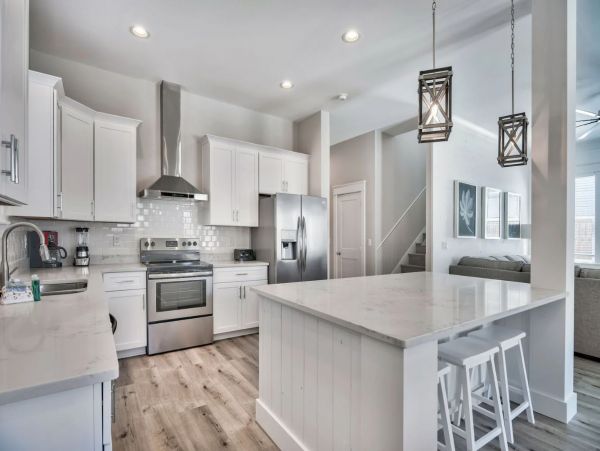 Eight Bedroom Luxury Vacation Home Half Block to Beach