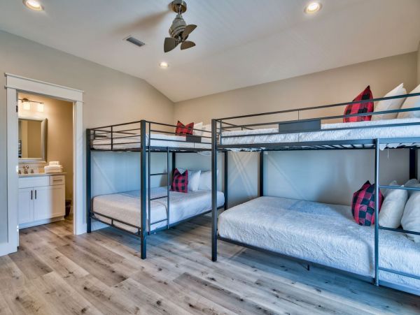 Eight Bedroom Luxury Vacation Home Half Block to Beach