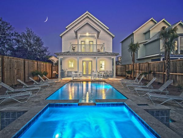 Eight Bedroom Luxury Vacation Home Half Block to Beach