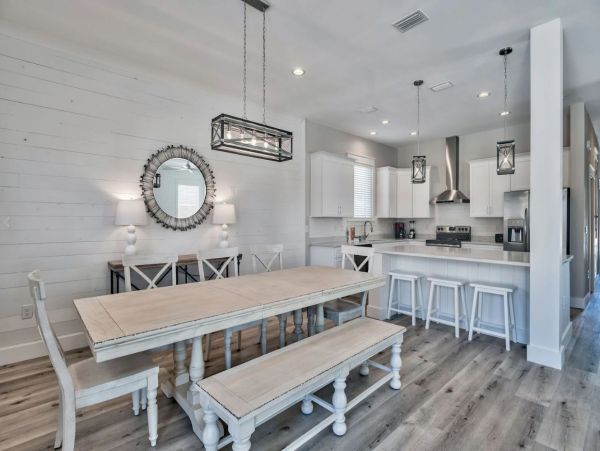 Eight Bedroom Luxury Vacation Home Half Block to Beach