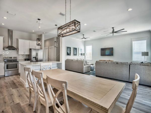 Eight Bedroom Luxury Vacation Home Half Block to Beach