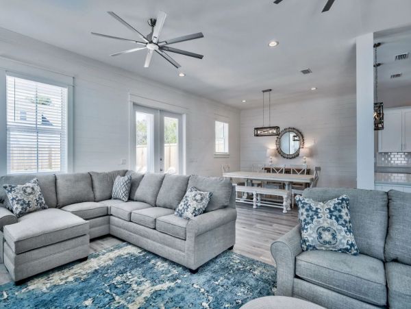 Eight Bedroom Luxury Vacation Home Half Block to Beach