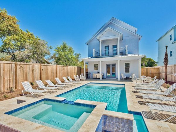 Eight Bedroom Luxury Vacation Home Half Block to Beach