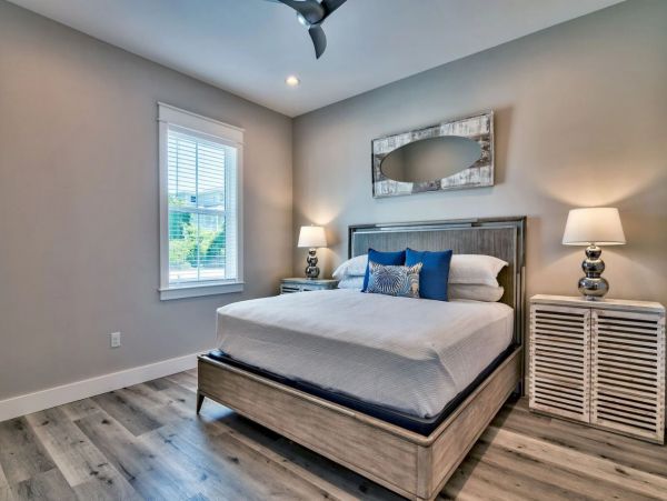 Eight Bedroom Luxury Vacation Home Half Block to Beach