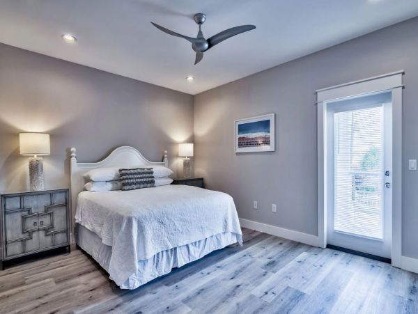 Eight Bedroom Luxury Vacation Home Half Block to Beach