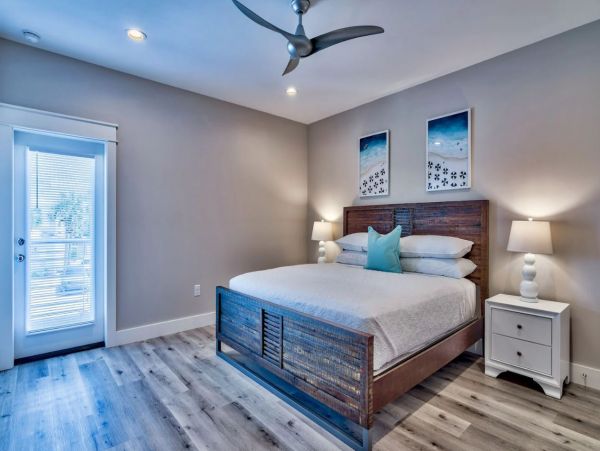 Eight Bedroom Luxury Vacation Home Half Block to Beach