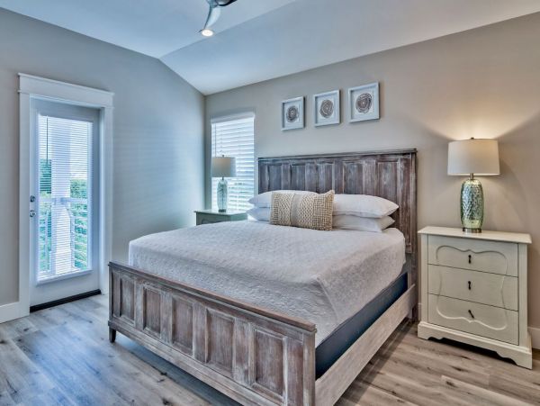Eight Bedroom Luxury Vacation Home Half Block to Beach