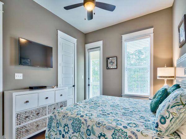 Great Family Home 8 Bedrooms Sleeps 30 Game Room Pool & Spa