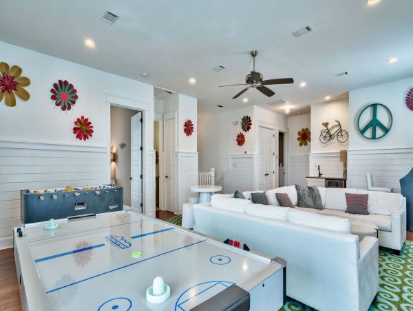 Great Family Home 8 Bedrooms Sleeps 30 Game Room Pool & Spa