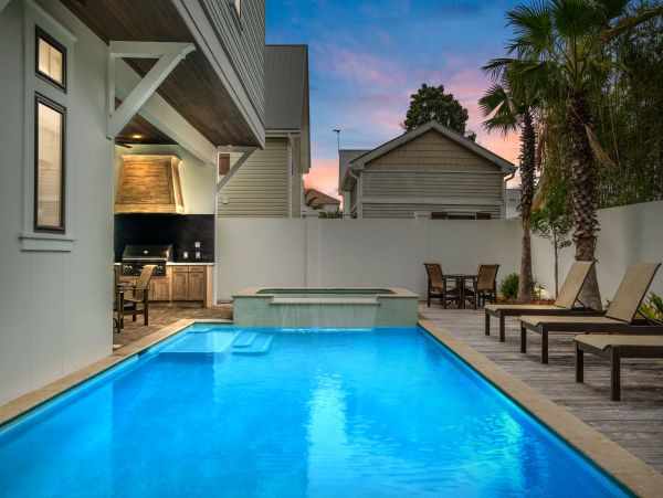 Miramar Beach Luxury Sleeps 26 Guests