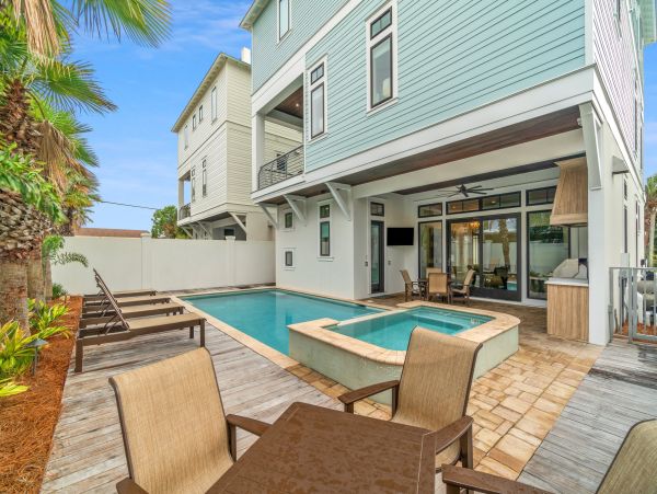 Miramar Beach Luxury Sleeps 26 Guests