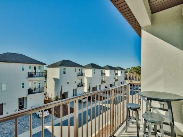 Short Walk to Beach Miramar Vacation Home Four Bedrooms
