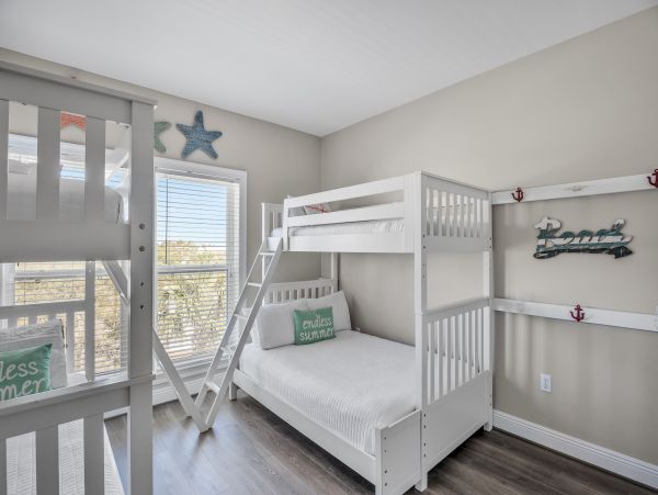 Gulf View Destin Six Bedroom Vacation Home Beach Across the Street