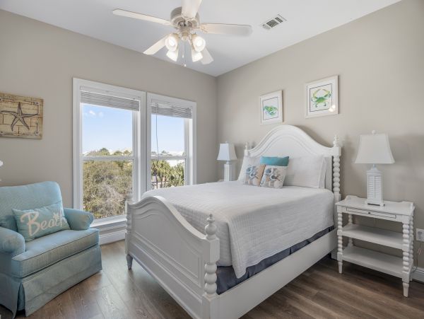 Gulf View Destin Six Bedroom Vacation Home Beach Across the Street