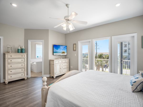 Gulf View Destin Six Bedroom Vacation Home Beach Across the Street