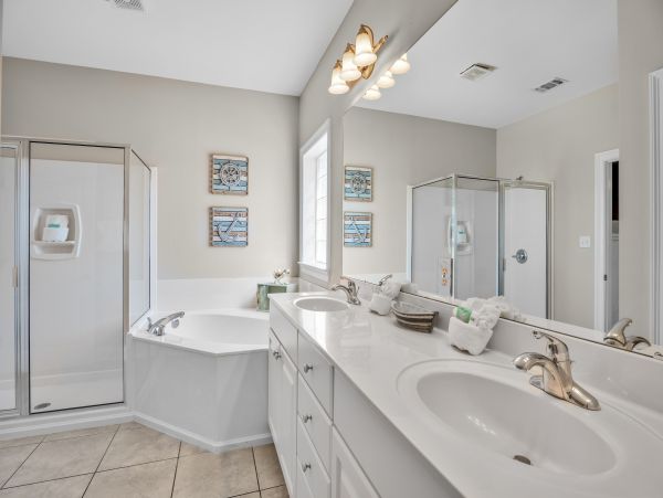 Gulf View Destin Six Bedroom Vacation Home Beach Across the Street