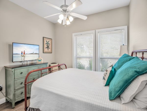 Gulf View Destin Six Bedroom Vacation Home Beach Across the Street