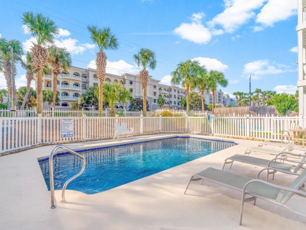 Gulf View Destin Six Bedroom Vacation Home Beach Across the Street