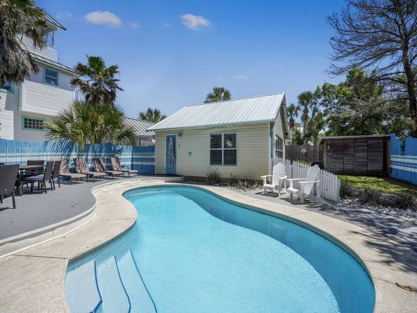 Destin Three Min Walk to the Beach Pool House & Guest House