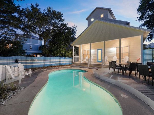 Destin Three Min Walk to the Beach Pool House & Guest House