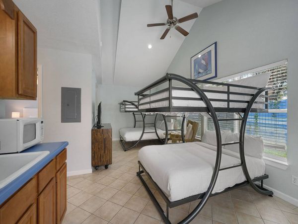 Destin Three Min Walk to the Beach Pool House & Guest House