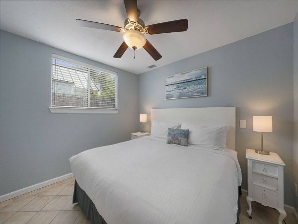 Destin Three Min Walk to the Beach Pool House & Guest House