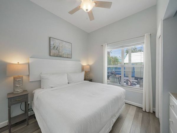 Destin Three Min Walk to the Beach Pool House & Guest House