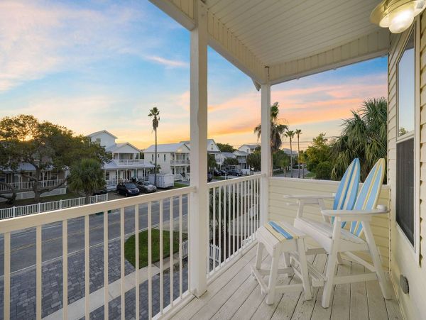 Destin Three Min Walk to the Beach Pool House & Guest House