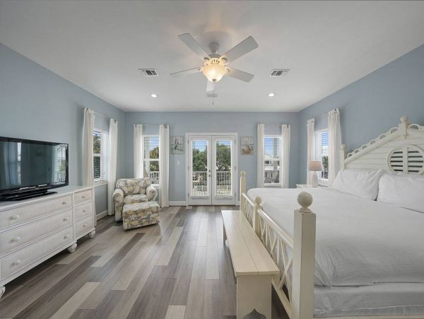 Destin Three Min Walk to the Beach Pool House & Guest House