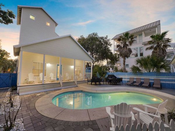 Destin Three Min Walk to the Beach Pool House & Guest House