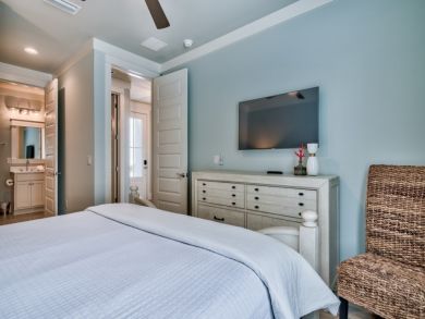 Luxury Four Bedroom Home in Miramar Beach Sleeps 14 Guests