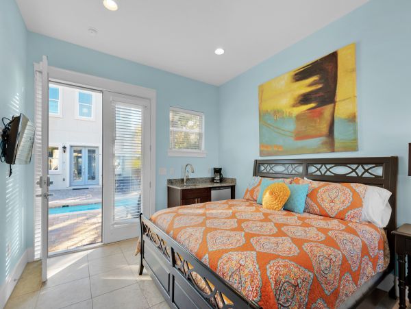 Six Bedroom Vacation Rental Home in Miramar Beach Sleeps 16