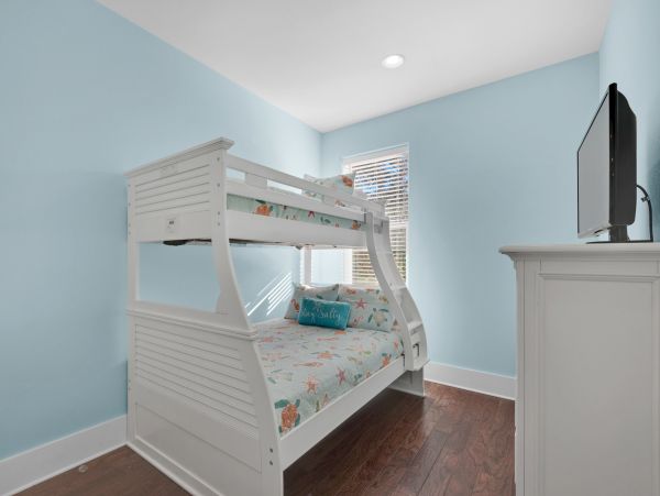 Six Bedroom Vacation Rental Home in Miramar Beach Sleeps 16