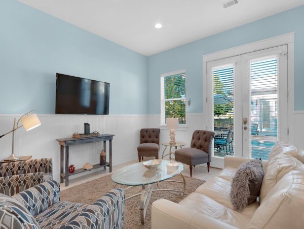 Six Bedroom Vacation Rental Home in Miramar Beach Sleeps 16
