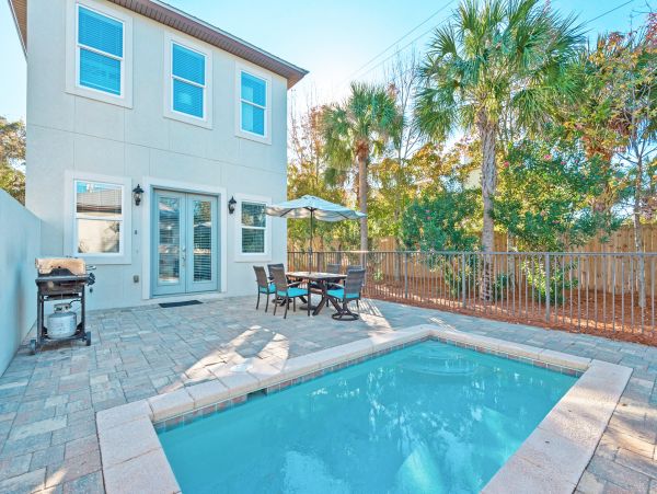 Six Bedroom Vacation Rental Home in Miramar Beach Sleeps 16