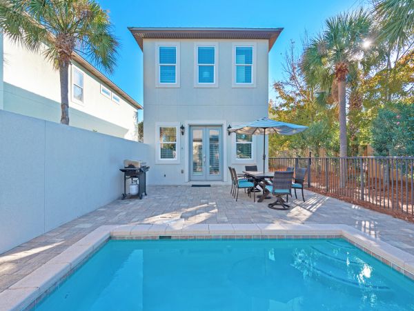 Six Bedroom Vacation Rental Home in Miramar Beach Sleeps 16