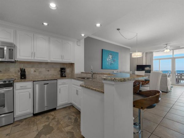 Destin 3 Bedroom Condo with Gulf View & Balcony