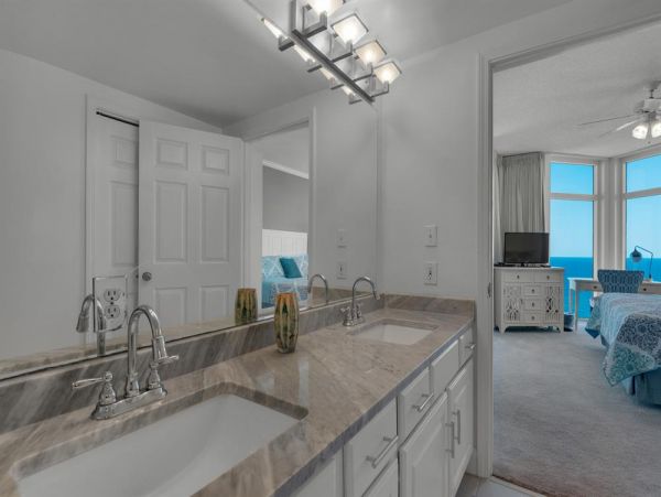 Destin 3 Bedroom Condo with Gulf View & Balcony