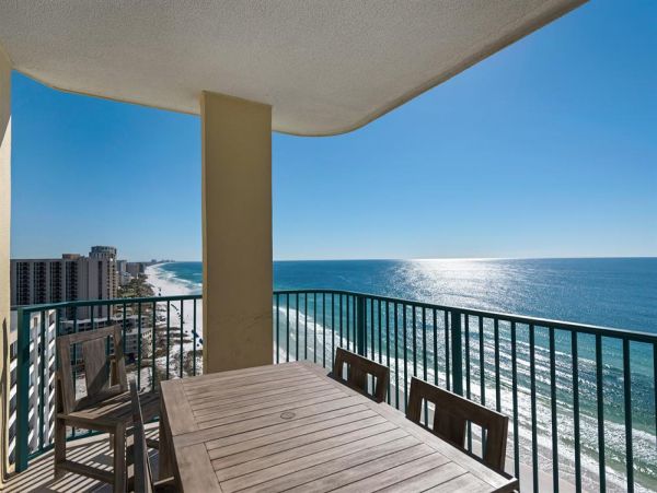 Destin 3 Bedroom Condo with Gulf View & Balcony