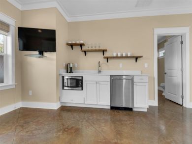 Luxury Destin Vacation Home & Carriage House Sleeps 10