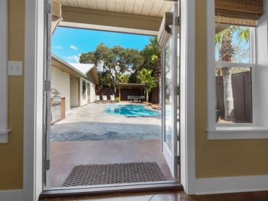 Luxury Destin Vacation Home & Carriage House Sleeps 10