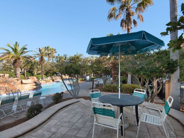 Luxury Beach Retreat in Crystal Beach - 3 King Suites & Lagoon Pool