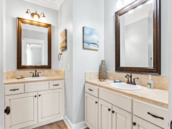 Luxury Beach Retreat in Crystal Beach - 3 King Suites & Lagoon Pool